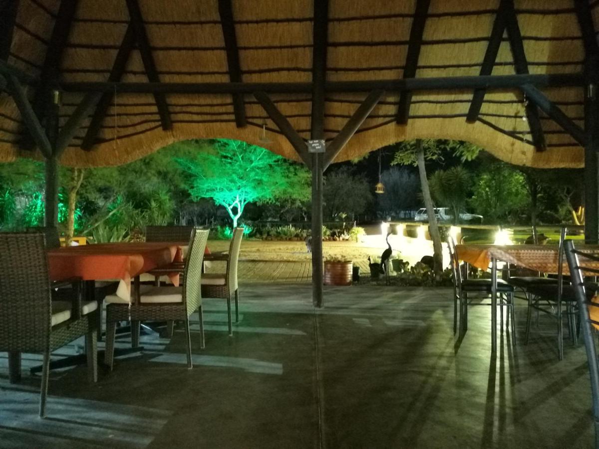 Lion'S Den Guesthouse Otjiwarongo Exteriér fotografie