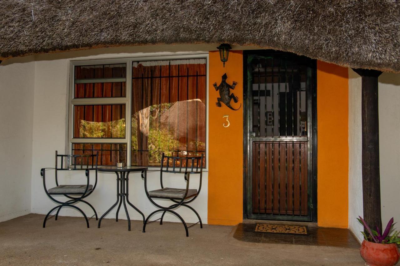 Lion'S Den Guesthouse Otjiwarongo Exteriér fotografie