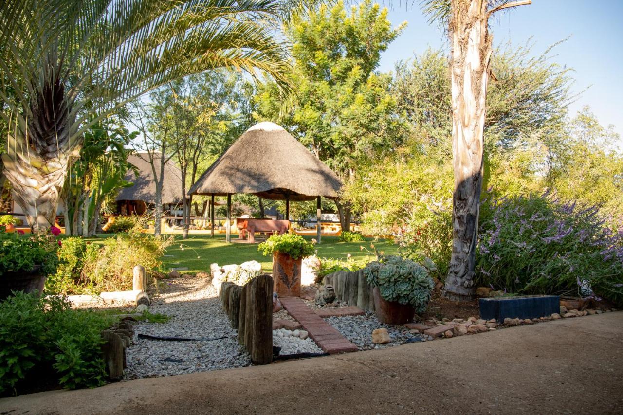 Lion'S Den Guesthouse Otjiwarongo Exteriér fotografie