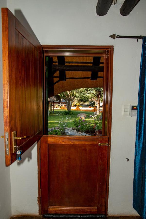 Lion'S Den Guesthouse Otjiwarongo Exteriér fotografie