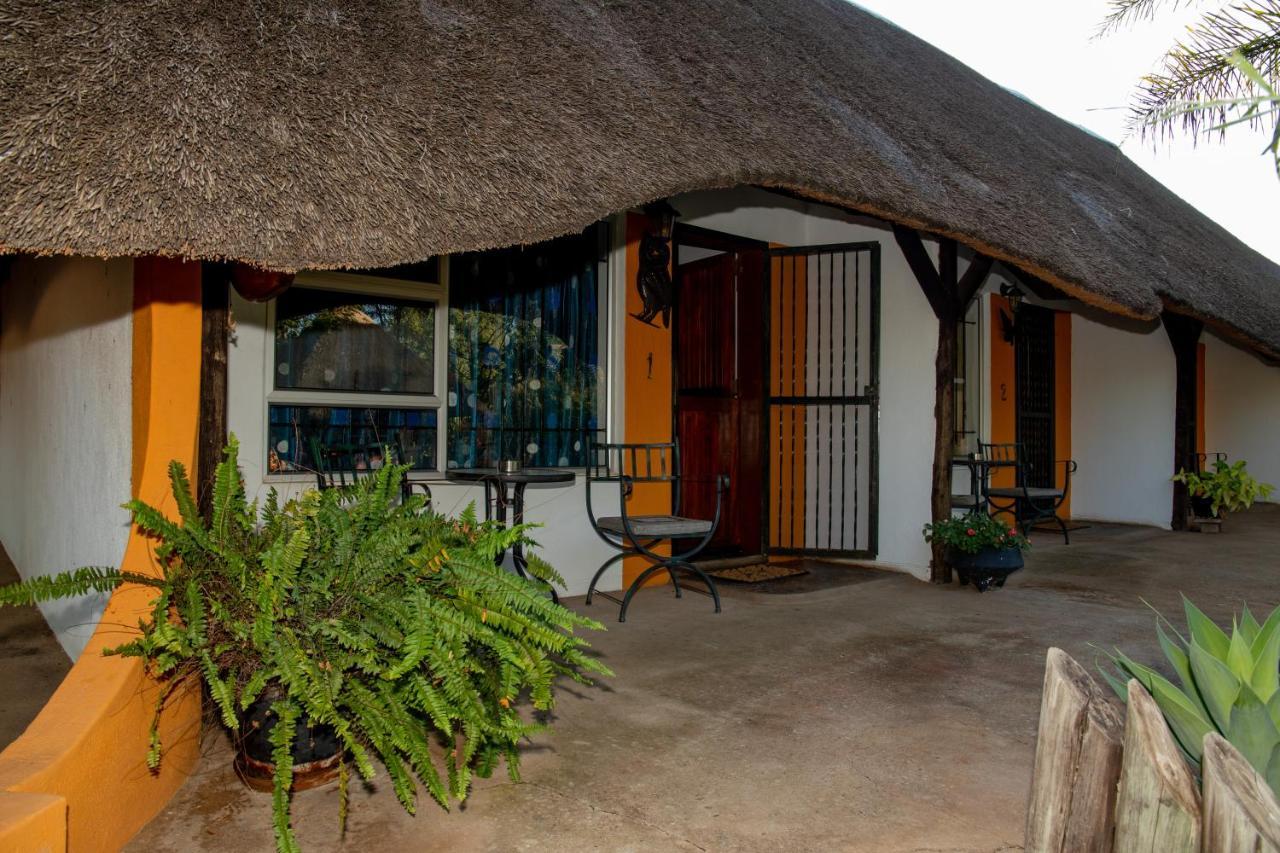 Lion'S Den Guesthouse Otjiwarongo Exteriér fotografie