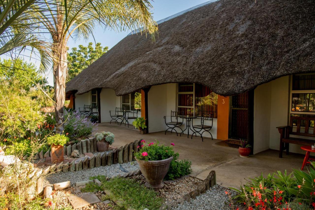 Lion'S Den Guesthouse Otjiwarongo Exteriér fotografie