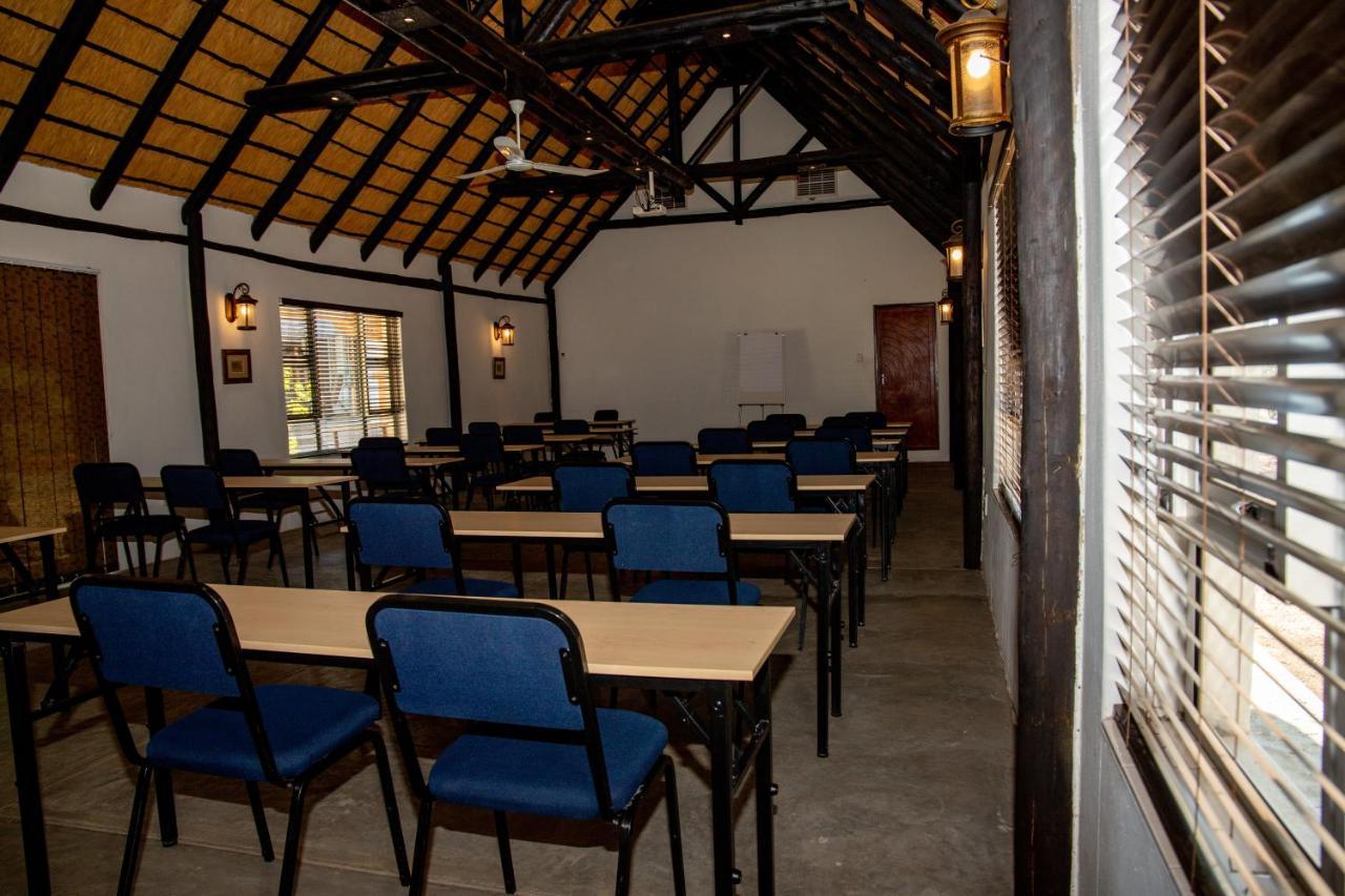 Lion'S Den Guesthouse Otjiwarongo Exteriér fotografie